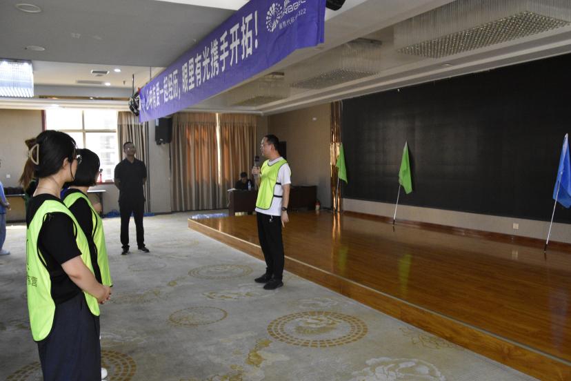 心中有爱一起经历，眼里有光携手开拓 ——记新拓2022年中总结和团建活动.jpg