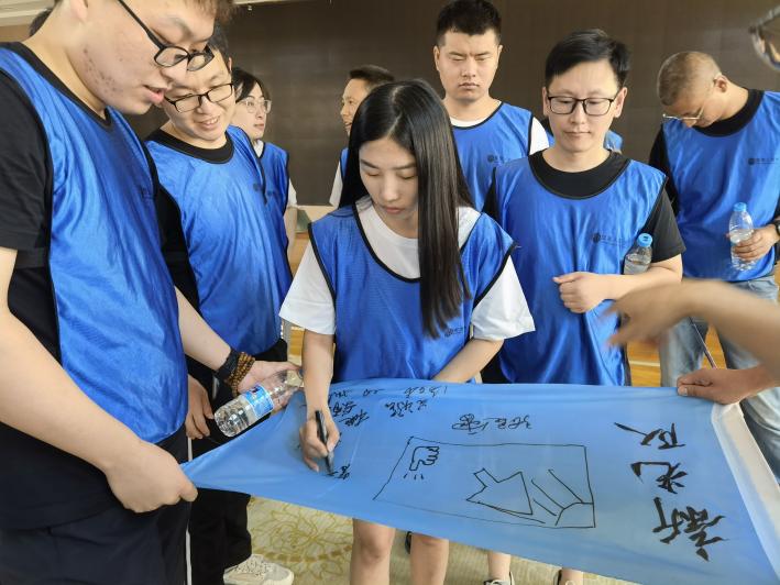 心中有爱一起经历，眼里有光携手开拓 ——记新拓2022年中总结和团建活动.jpg