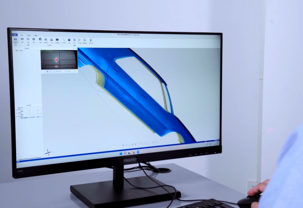 XTOM-L-9M高精度蓝光三维扫描仪用于汽车整车三维尺寸检测.jpg XTOM-L-9M高精度蓝光三维扫描仪用于汽车整车三维尺寸检测.jpg