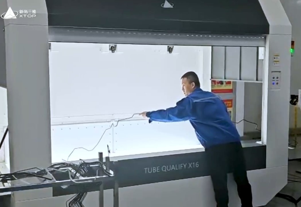 新拓三维Tube Qualify三维弯管在线检测系统用于汽车超长细管路检测.jpg 新拓三维Tube Qualify三维弯管在线检测系统用于汽车超长细管路检测.jpg